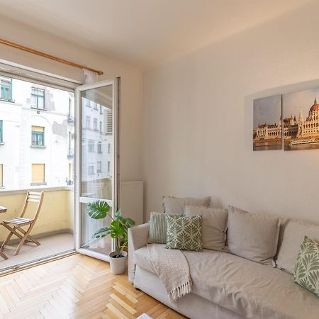 Riverside Balcony Apartment With View To Danube Budapeste Exterior foto