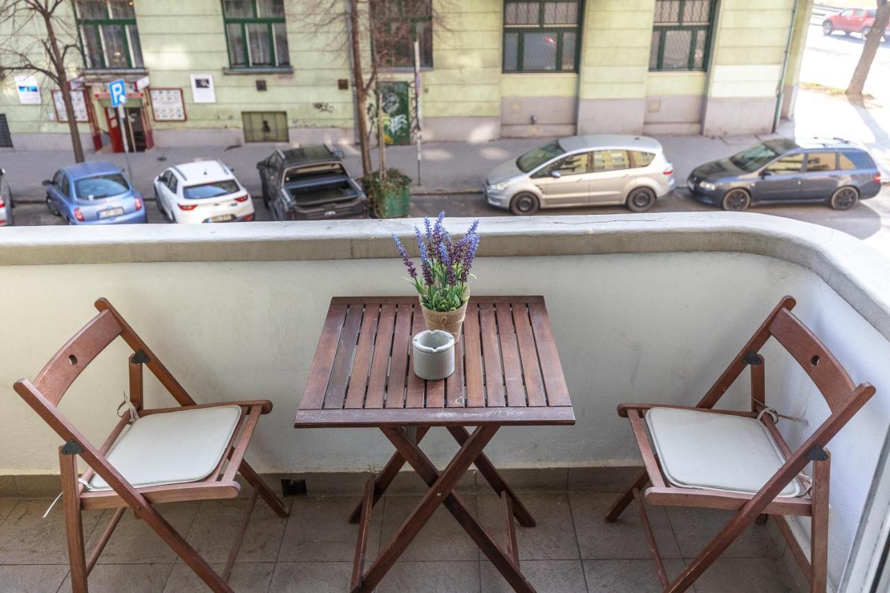 Riverside Balcony Apartment With View To Danube Budapeste Exterior foto