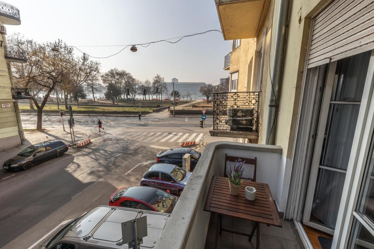 Riverside Balcony Apartment With View To Danube Budapeste Exterior foto