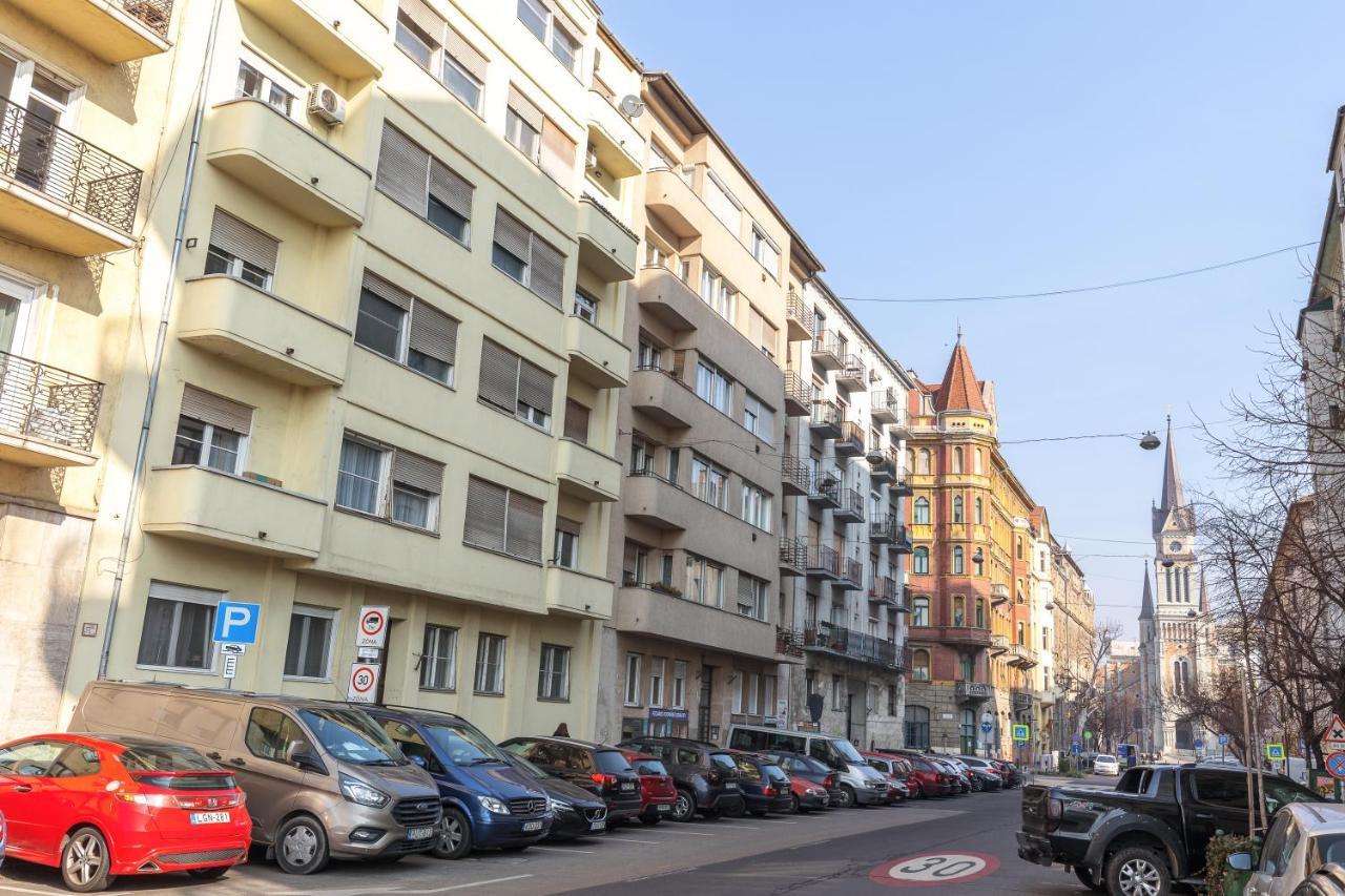 Riverside Balcony Apartment With View To Danube Budapeste Exterior foto