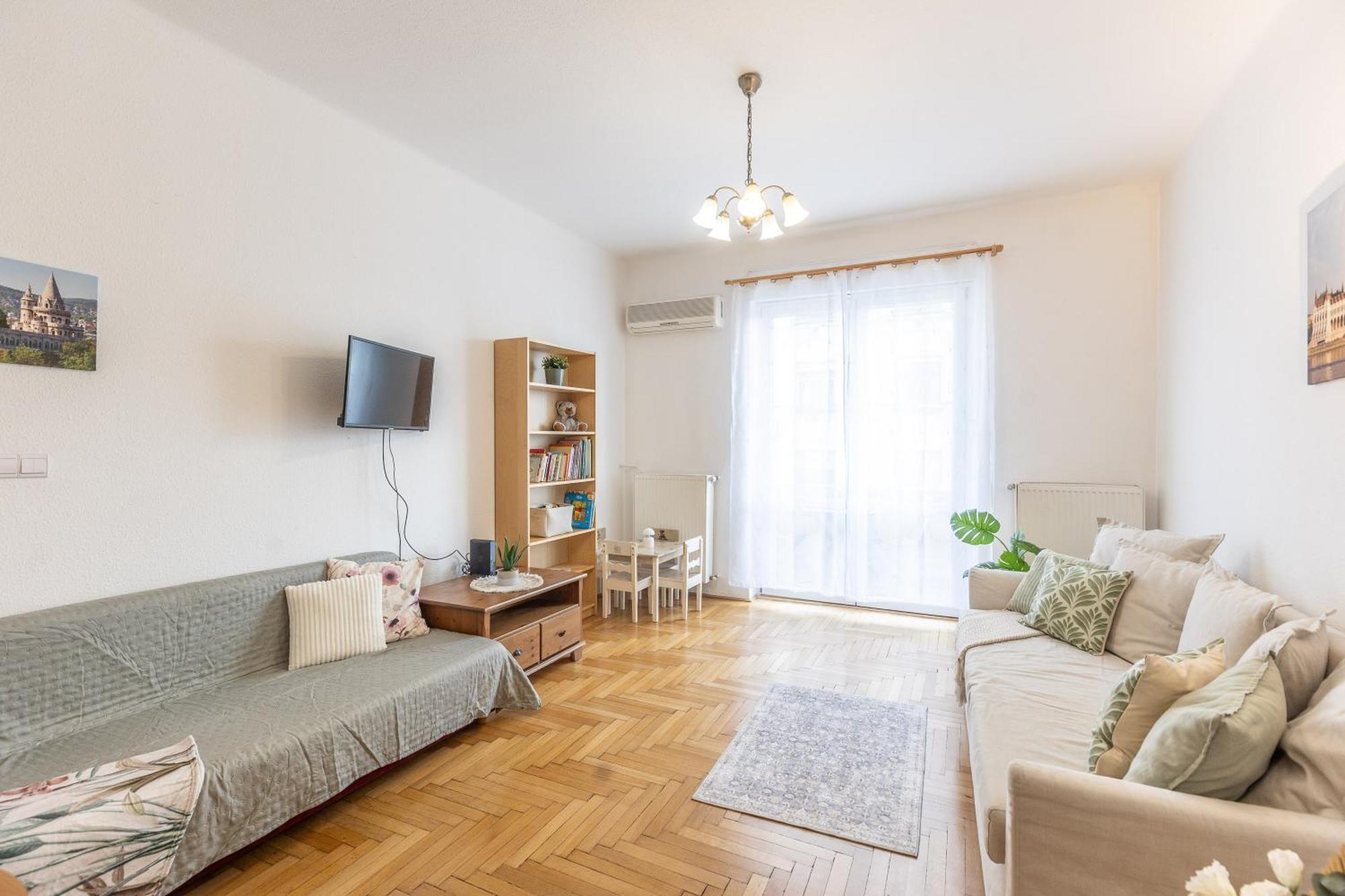 Riverside Balcony Apartment With View To Danube Budapeste Exterior foto