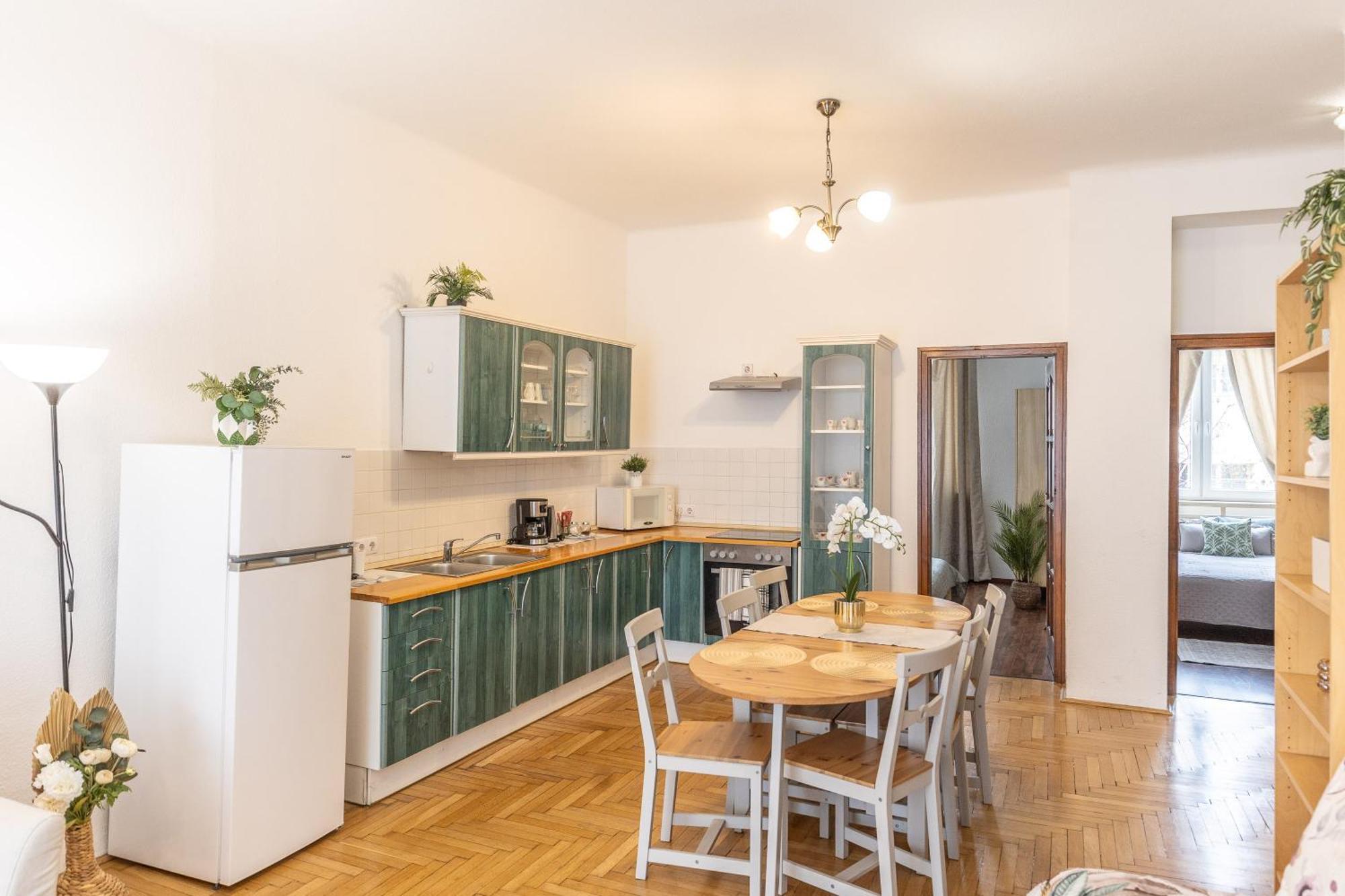 Riverside Balcony Apartment With View To Danube Budapeste Exterior foto