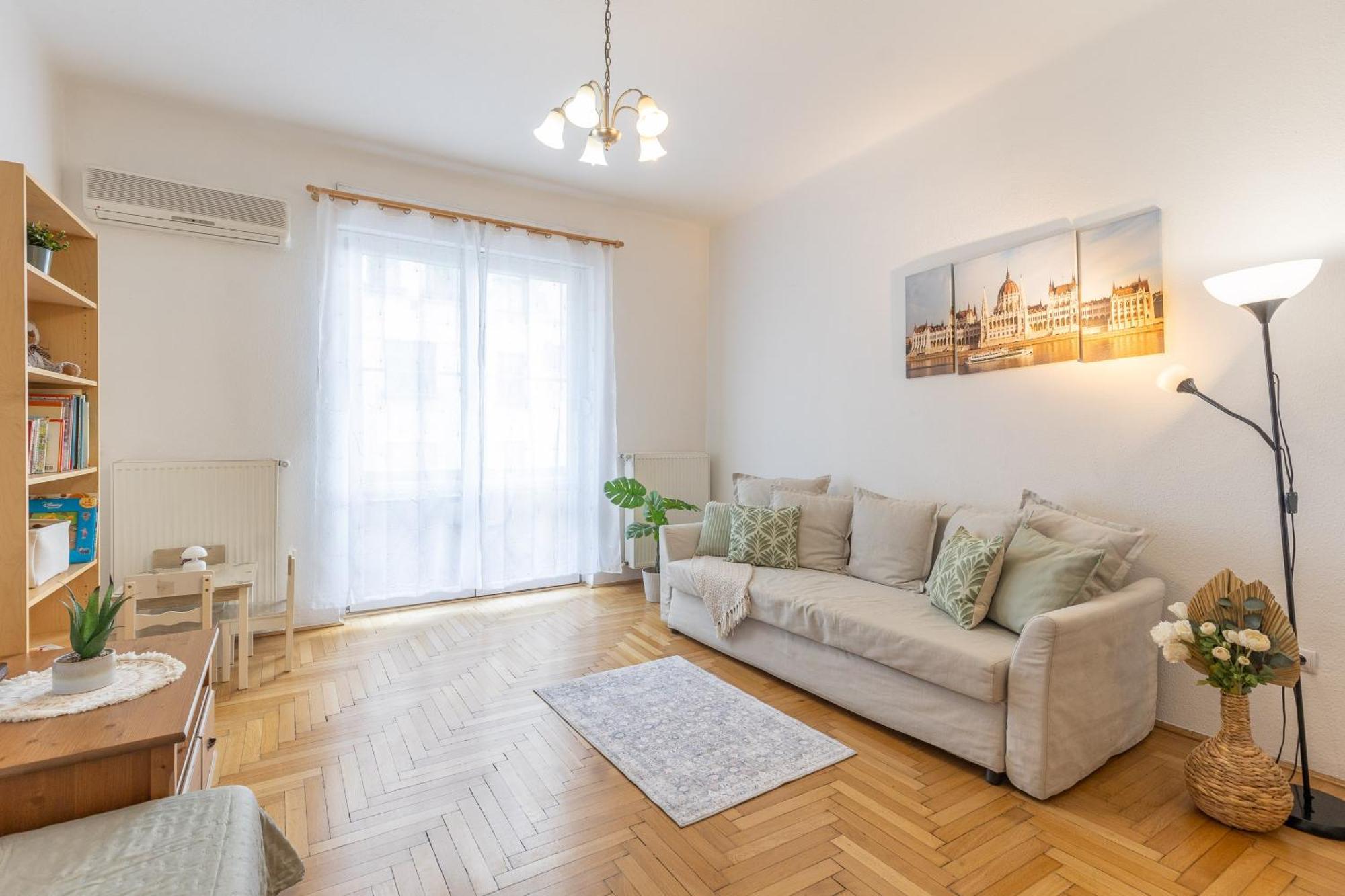 Riverside Balcony Apartment With View To Danube Budapeste Exterior foto