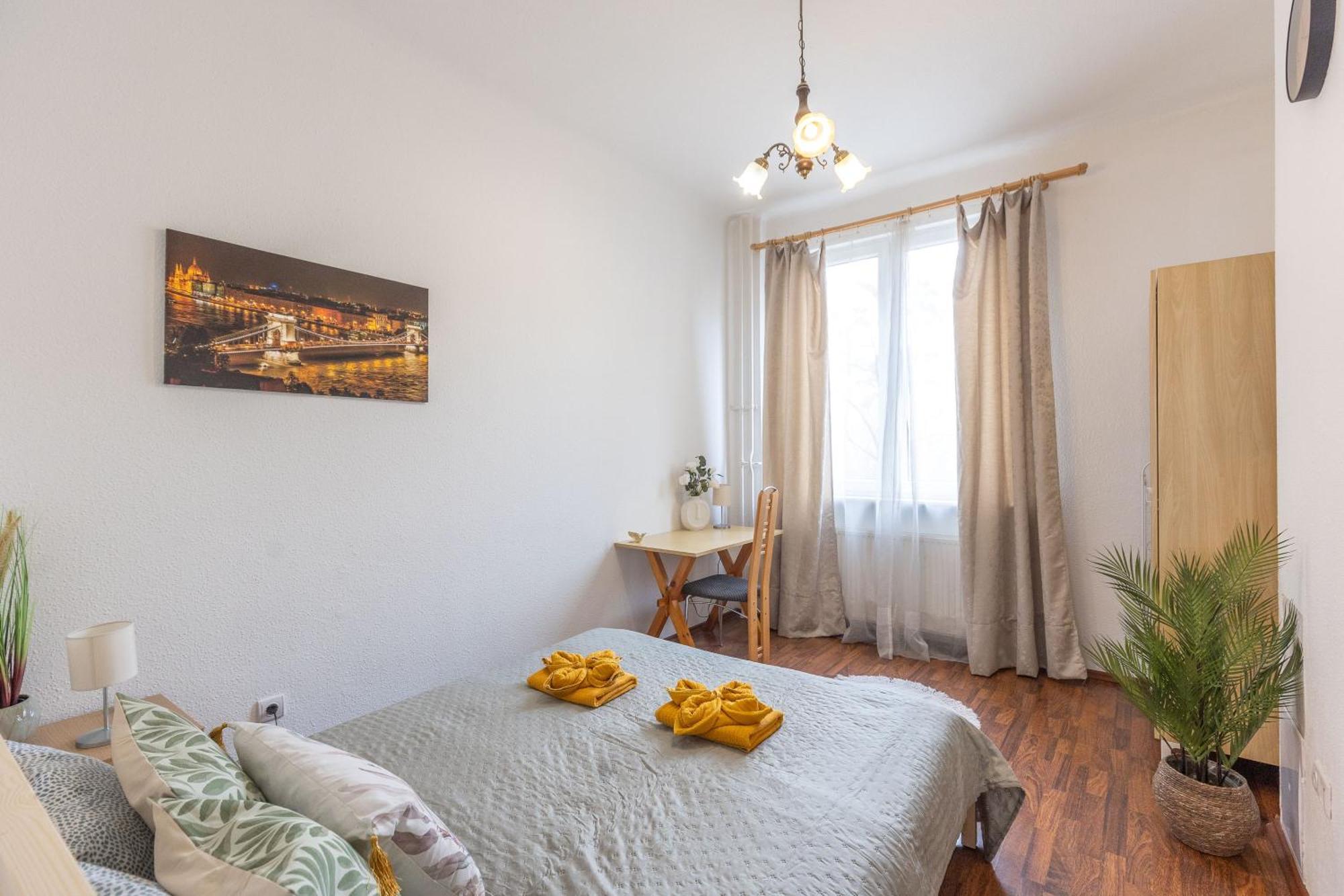 Riverside Balcony Apartment With View To Danube Budapeste Exterior foto