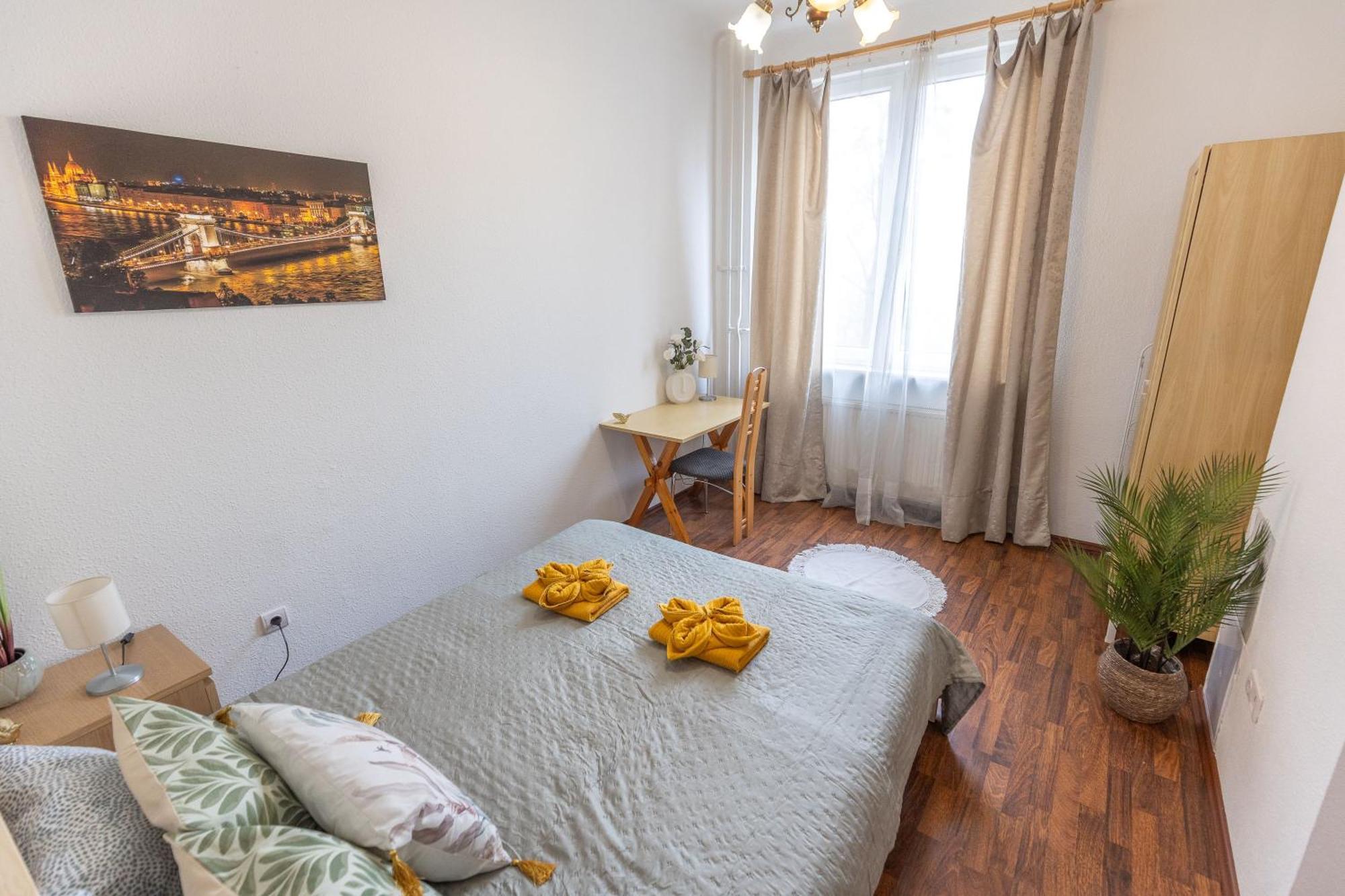 Riverside Balcony Apartment With View To Danube Budapeste Exterior foto