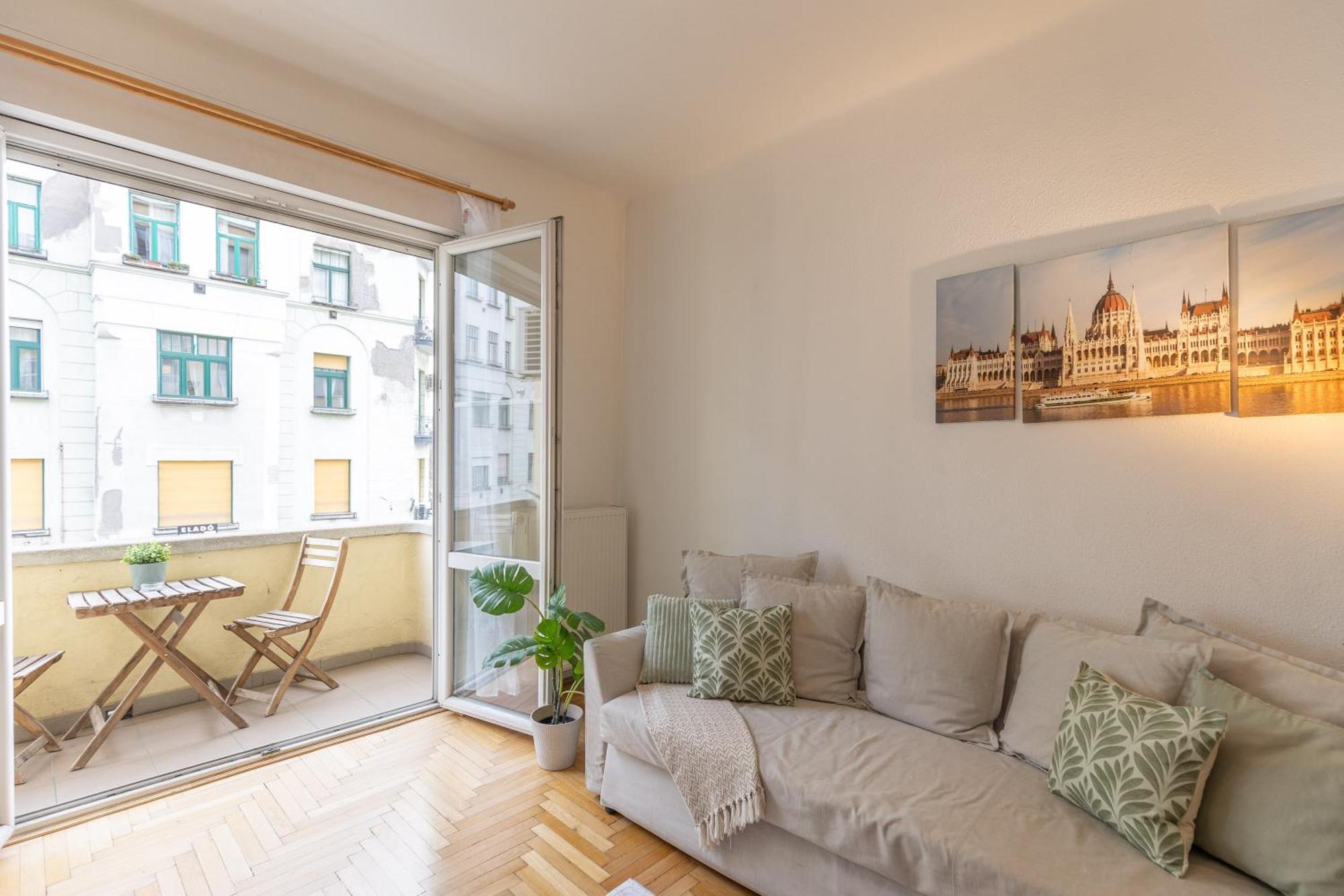 Riverside Balcony Apartment With View To Danube Budapeste Exterior foto
